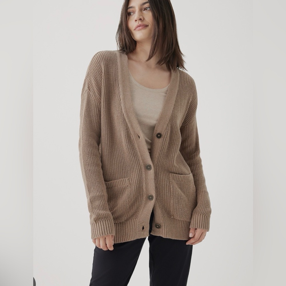 Pact Women's Cardigan in Warm Brown